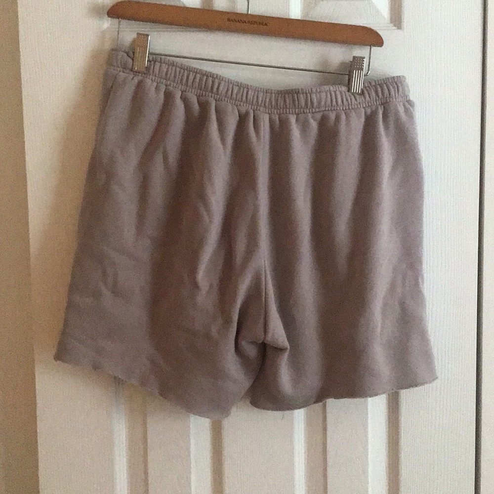 Sweat shorts with number patch - Picture 4 of 5